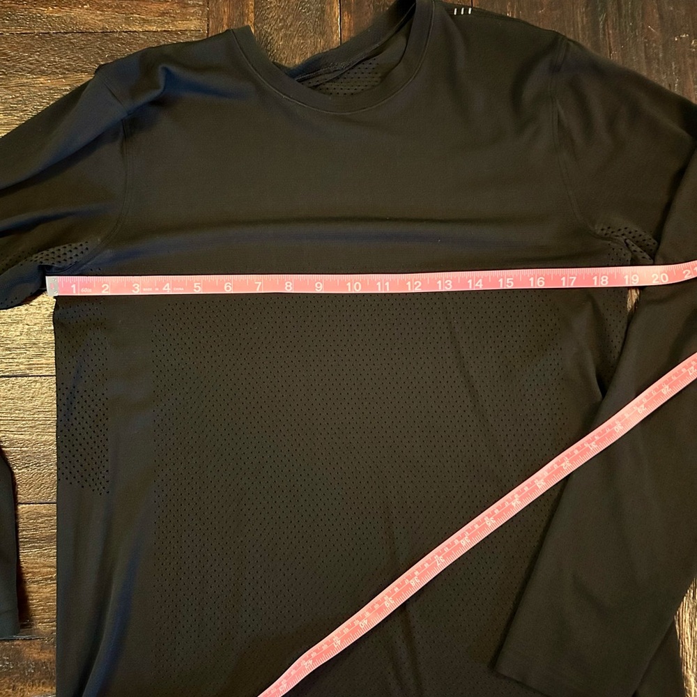 Lululemon Men's Black Long-Sleeve Performance Shirt - Picture 4 of 5
